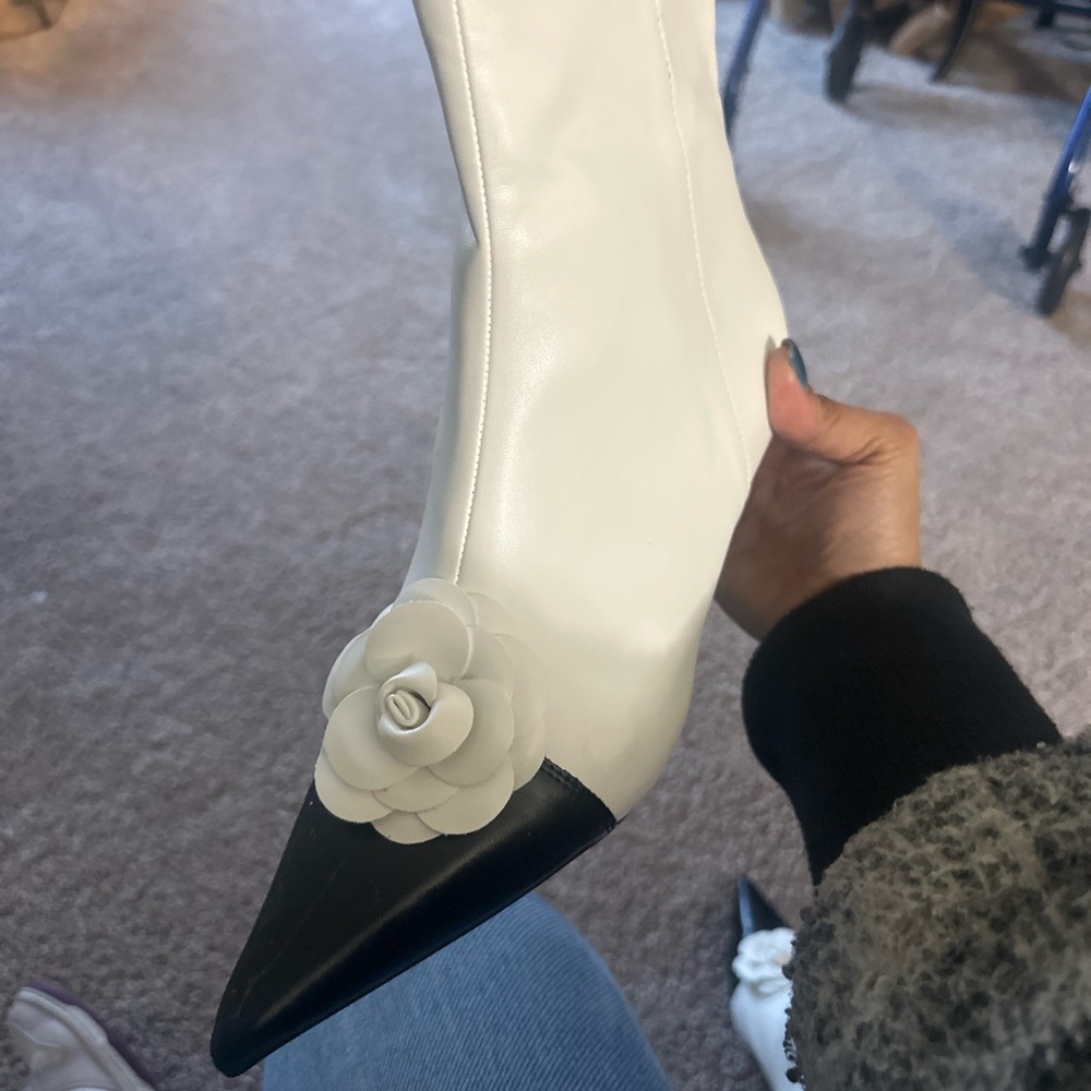 Chic Two-Tone Women's Heeled Boots